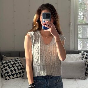 Cable Knit Sleeveless Sweater Vest - Gray
